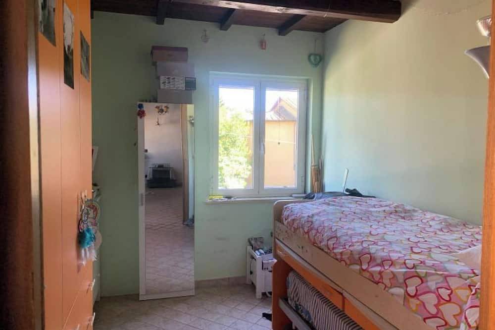 Apartamento entero, Apartamento 'Casa Di Clara Fregene' con terraza privada, jardín privado y aire acondicionado. in Fregene, Provincia de Roma