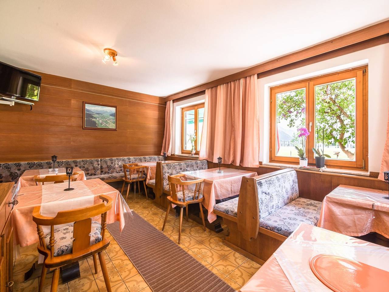 Ganze Wohnung, Contemporary Apartment in Maishofen near Ski Area in Maishofen, Kitzbüheler Alpen
