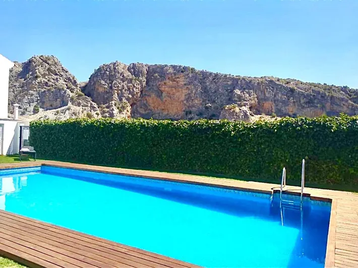 Apartamento de vacaciones para 5 personas, con terraza y piscina además de jardín y vistas - 1