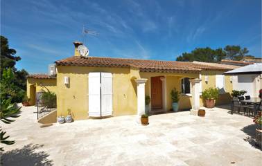 Gîte pour 6 personnes, avec jardin ainsi que terrasse et piscine à Bagnols-en-Forêt