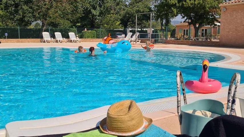 Camping pour 6 personnes, avec Piscine