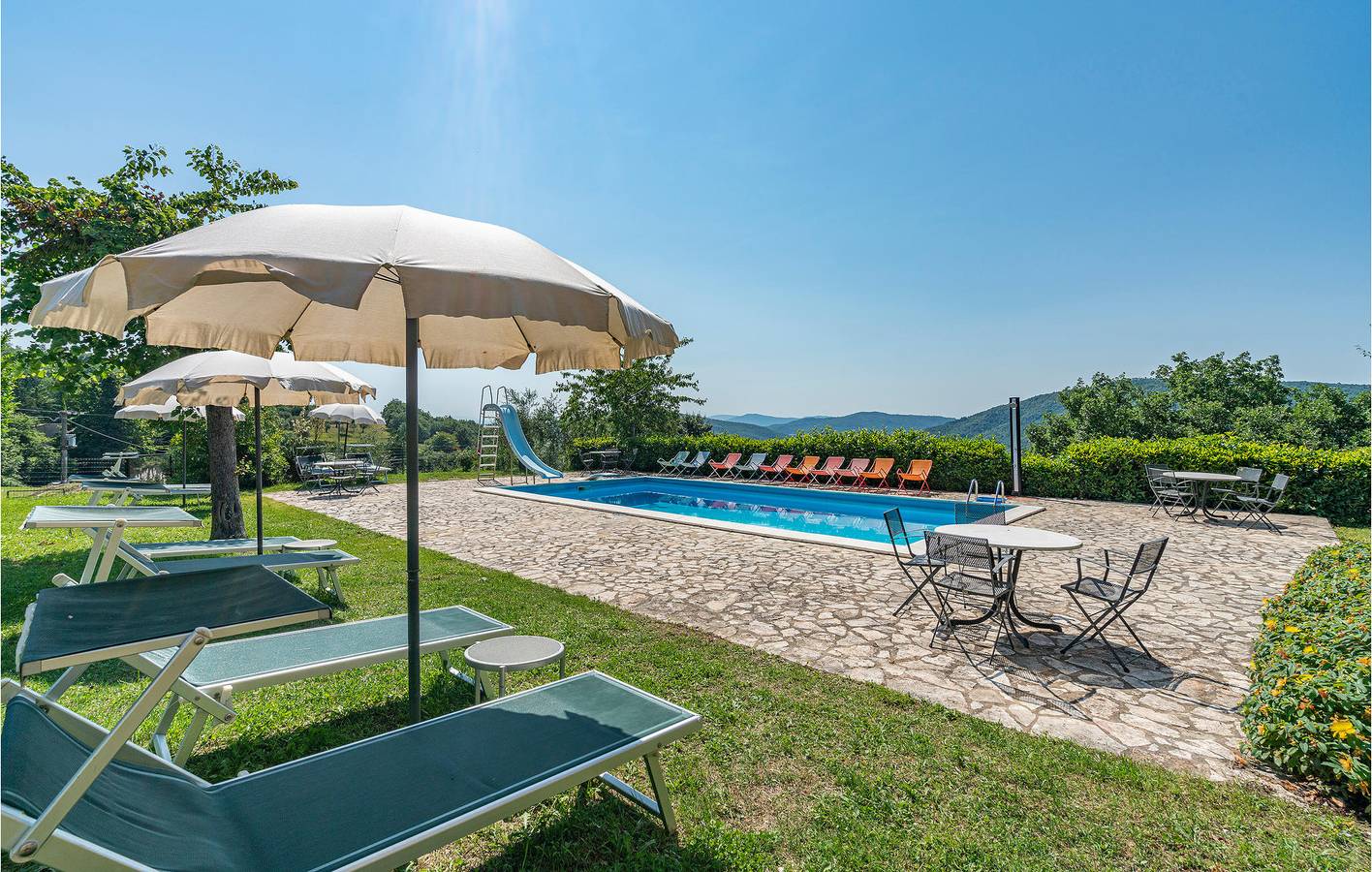 Oasi sul fiume: WiFi, piscina, parcheggio e giardino in Provincia di Arezzo