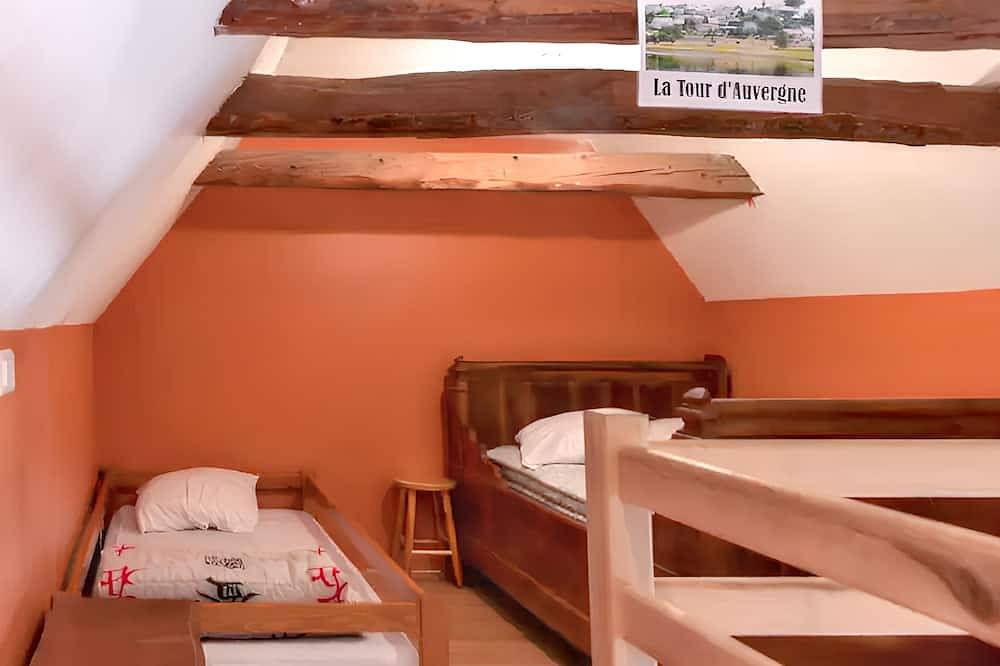 Homerez - Spacious countryside house in Chastreix with fireplace in Chastreix, Volcans d'Auvergne Regional Nature Park
