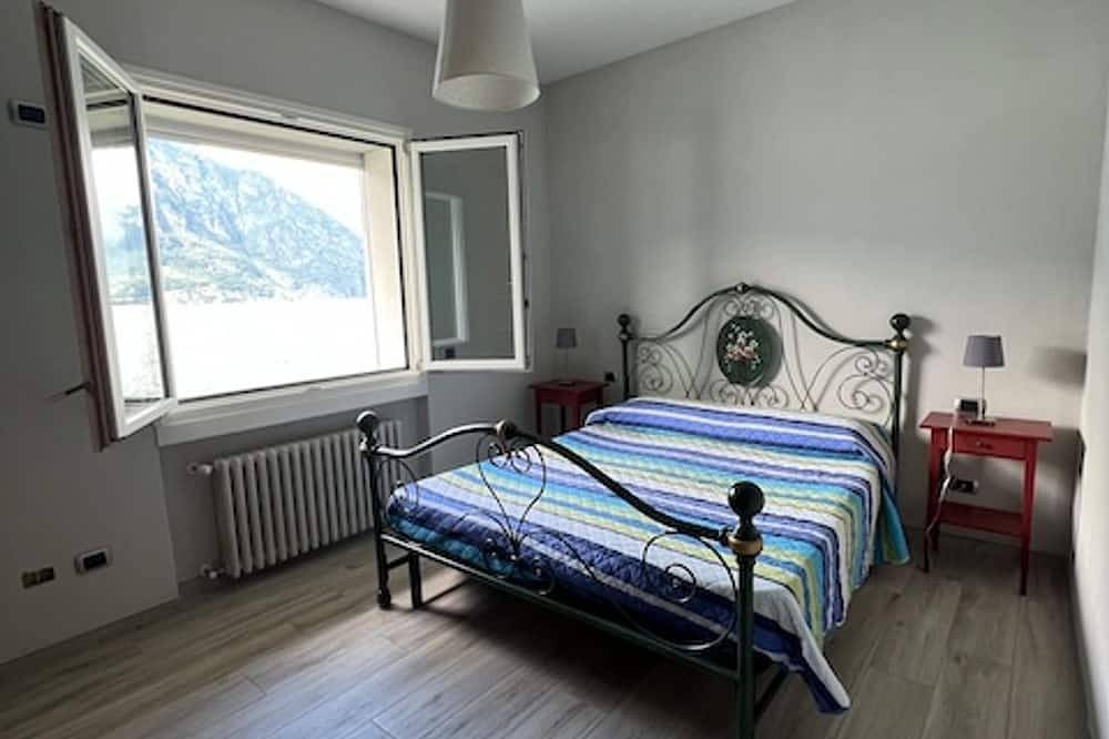 Freistehende Villa am Ufer des Luganersees. Direkter Zugriff. Panoramablick. in Barclaino, Claino con Osteno