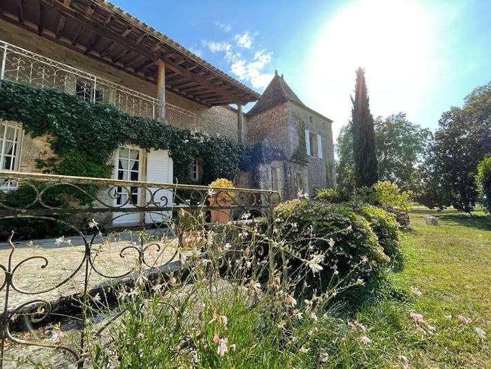 Gîte pour 2 personnes, avec vue ainsi que jardin et piscine, animaux acceptés à Duravel - 2