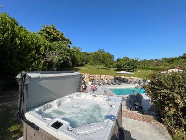 Location de vacances pour 14 personnes, avec jacuzzi ainsi que jardin et piscine à La Charité-sur-Loire - 2