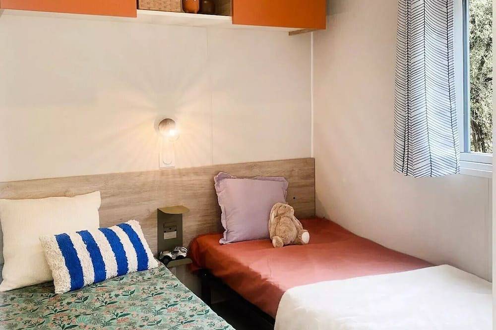 Mobile-home | Comfort | 3 Bedrooms | 6 sleeps | Raised terrace | A/C in Guérard, Seine-et-Marne