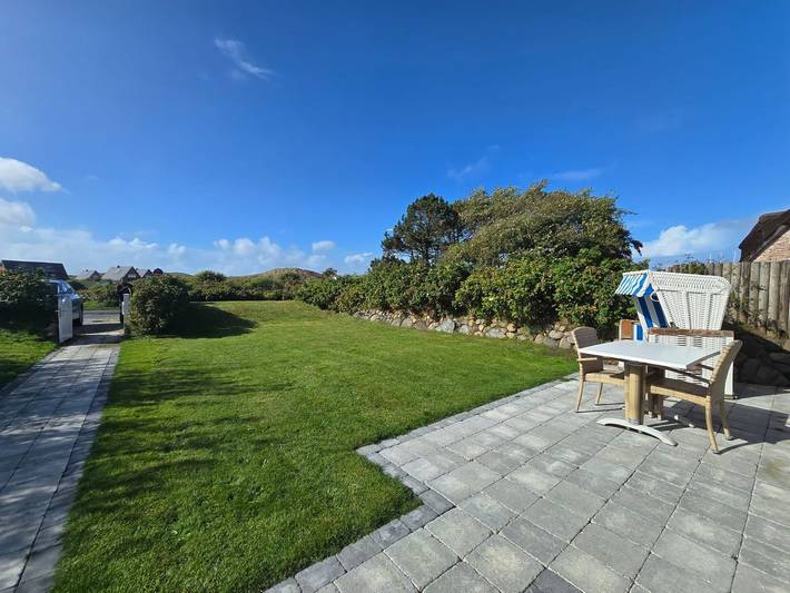 Ganze Wohnung, Ferienhaus am Dorfteich 16a – Strandnahe Ferienwohnung in Wenningstedt auf Sylt mit Terrasse, Dünenblick & Garten in Wenningstedt, Sylt
