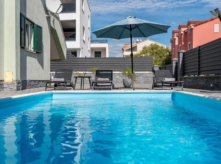 Ferienhaus für 10 Personen, mit Balkon in Vodice