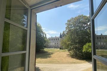 Gîte pour 8 personnes, avec jardin dans Blet