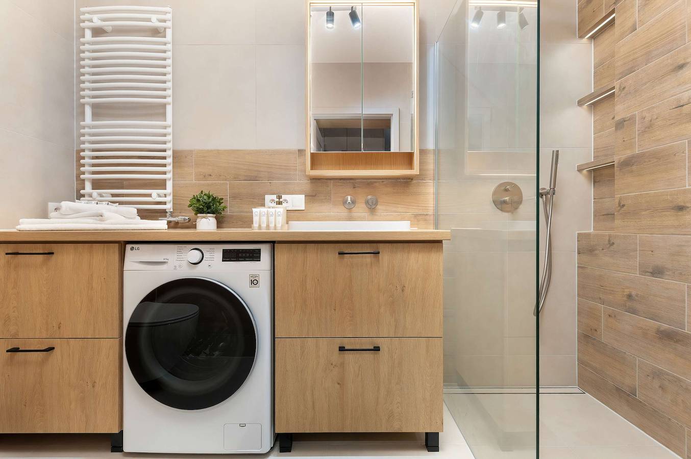 Ganze Wohnung, Cozy Apartment with Parking | Workspace | Balcony in Rzeszów, Karpatenvorland