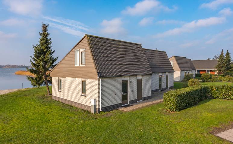 Ferienhaus für 6 Personen, mit Balkon/Terrasse und Terrasse sowie Pool in Elburg