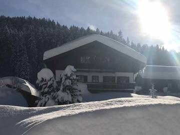 Ferienwohnung für 4 Personen, mit Ausblick und Balkon sowie Garten in Kreuth