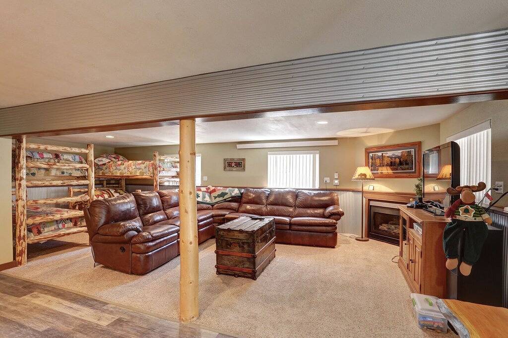 Big Jim’s Hideaway – Hot tub, shuffleboard, and mountain charm near Terry Peak! in Black Hills