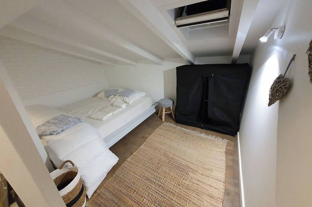 Menton: Tiny House mit sonniger Terrasse in Menton, Mittelmeerküste (Frankreich)