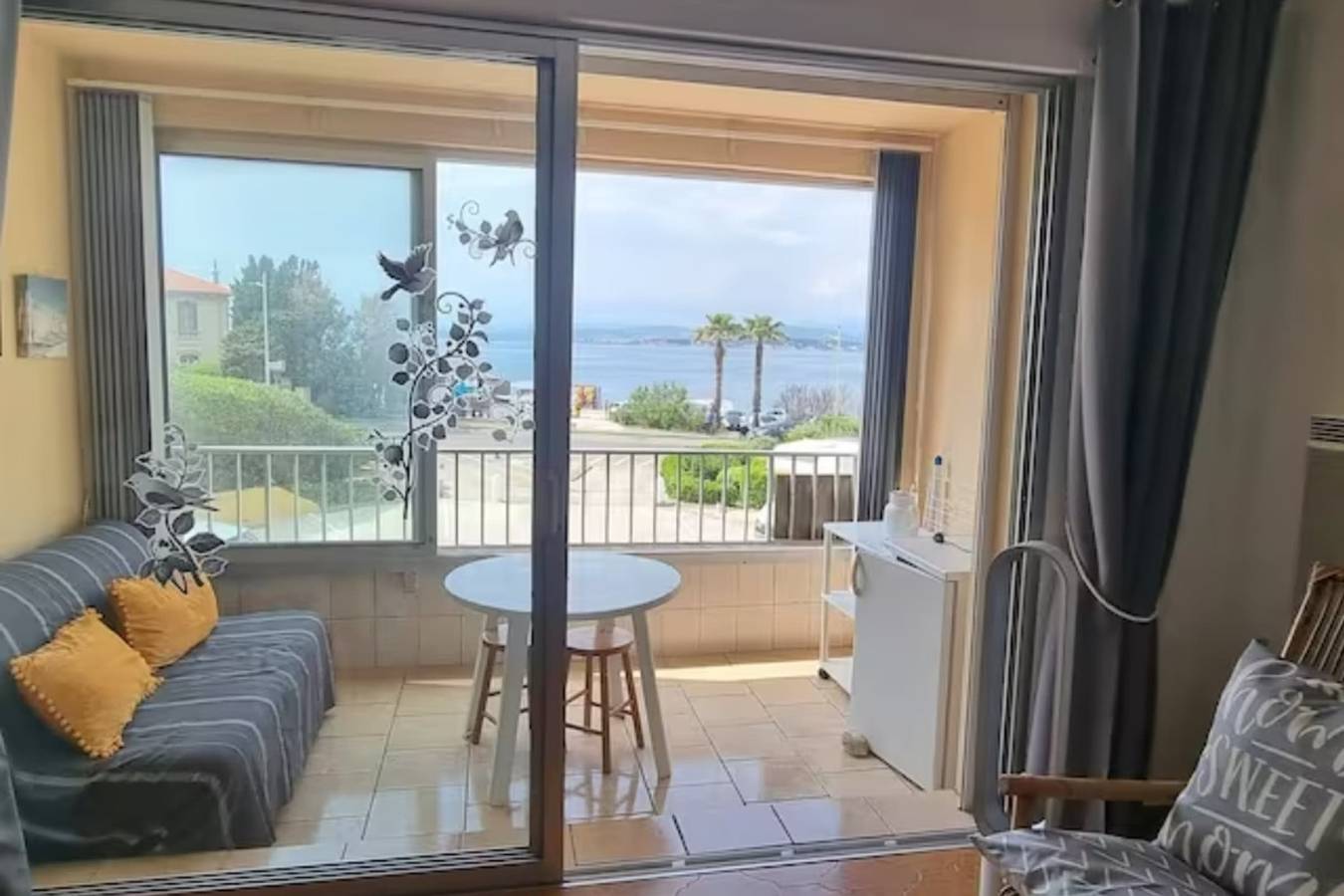 Studio entier, Studio de 30m² avec jolie vue sur la mer in Le Brusc, Six-Fours-les-Plages