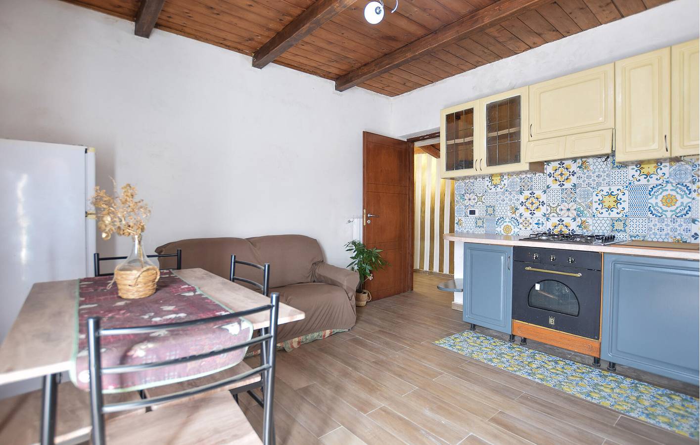 Apartamento ensolarado à beira-mar com piscina, jardim e a 400 m de um restaurante in Cilento Coast