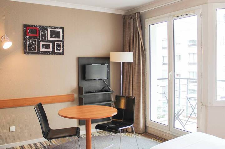 Gîte pour 2 personnes, avec balcon à Issy-les-Moulineaux - 2