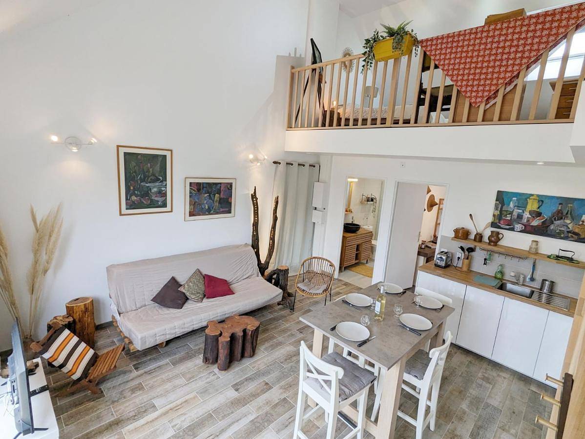 Le Woody Lodge, Large cottage with wooden deck and chalet with garden view next to Fontainebleau Forest in Achères-la-Forêt, Parc naturel régional du Gâtinais français
