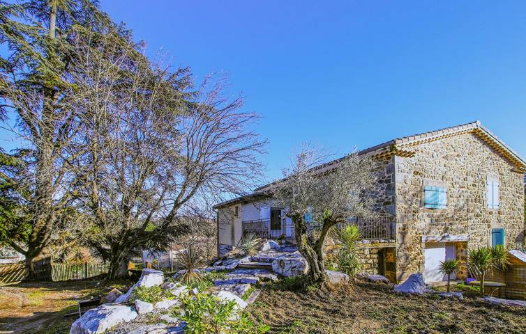 Casa de vacaciones para 4 personas, con terraza además de piscina y jardín - 1