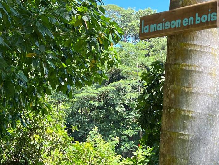 Location de vacances pour 3 personnes, avec vue ainsi que jardin et terrasse dans Uturoa - 3