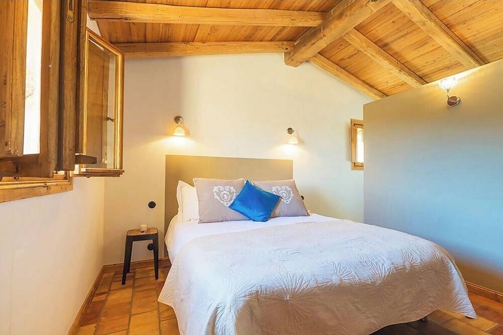 Secluded, contemporary sheepfold for 2, nestled on a hillside with swimming pool. in Figari, Sartène e dintorni