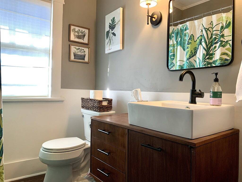 Sunny Stifft’s Station/Capital View: Off Street Parking At&T Fiber in Little Rock, Arkansas