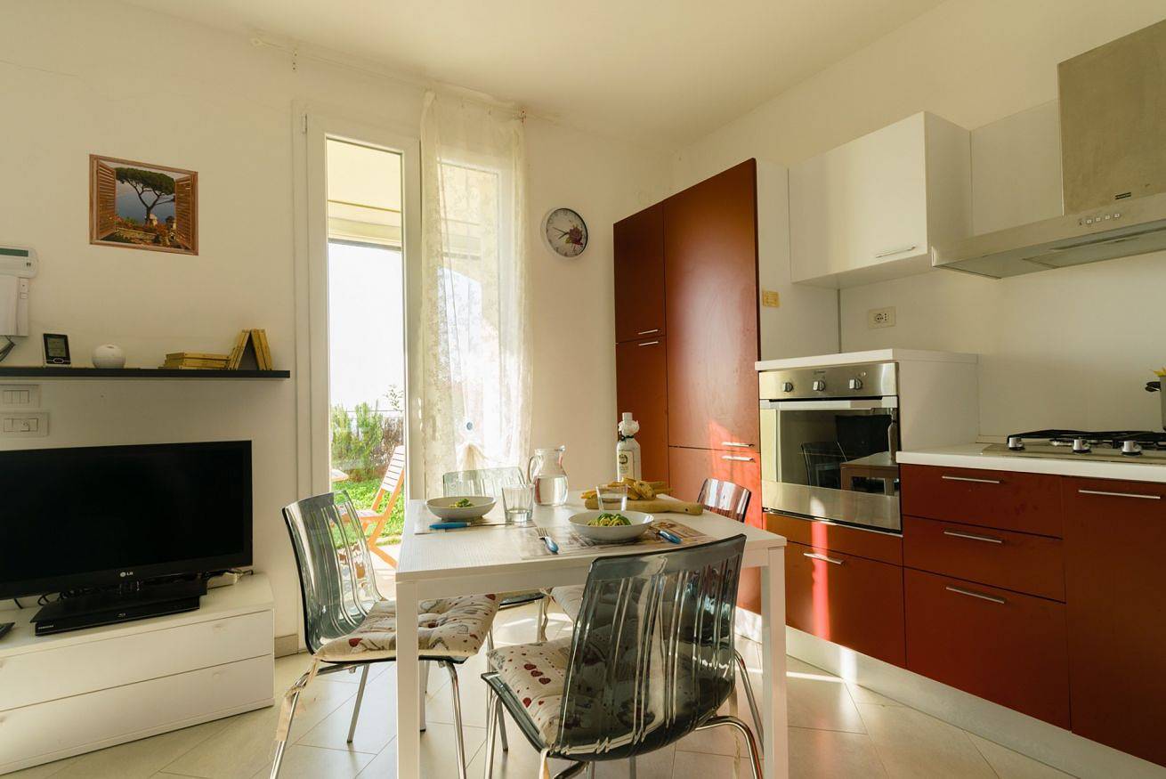 Entire apartment, Ginestra-relax next to the sea with swimming pool in Magliolo, Riviera di Ponente
