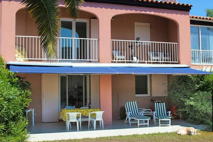 Ferienhaus für 6 Personen, mit Garten und Pool sowie Balkon