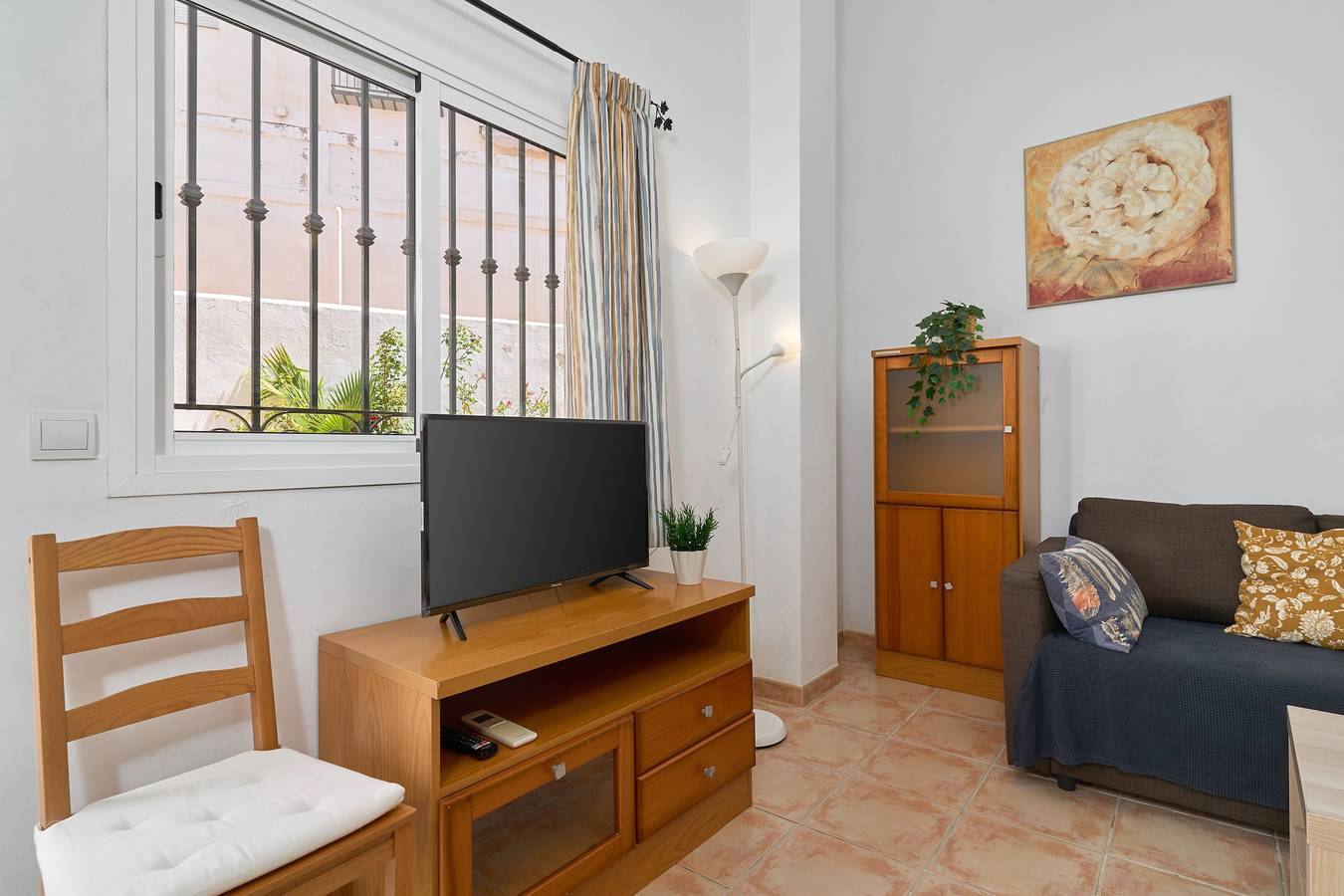Entire apartment, Apartment 'P2 Duplex for 2-4 Guests' with Shared Pool, Wi-Fi and Air Conditioning in Nerja Centre, Nerja
