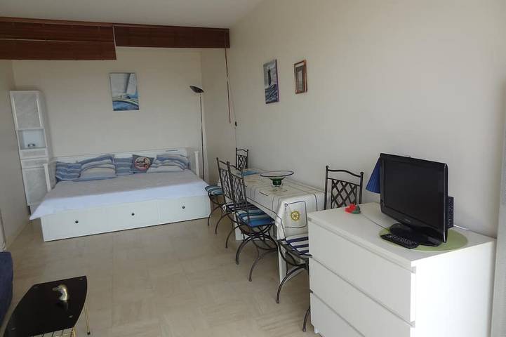 Gîte pour 2 personnes, avec terrasse ainsi que jardin et jacuzzi dans Plage de Nauzan - 2