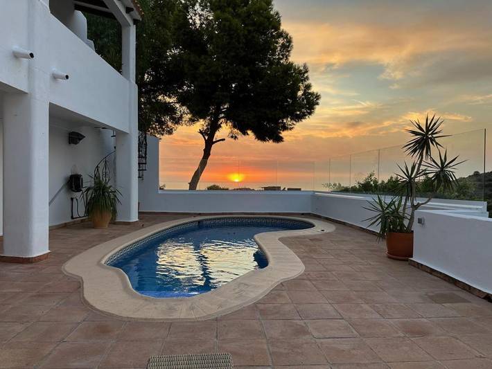 Alojamiento y desayuno para 2 personas, con piscina además de terraza y jardín en Mojácar