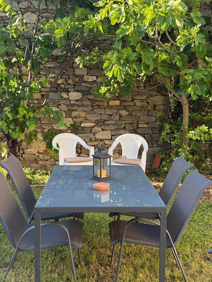 Gîte pour 5 personnes, avec Terrasse ainsi que Jardin et Vue dans (Nea) Vrasna