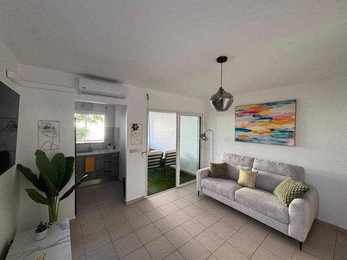 Appartement de vacances pour 2 personnes, avec balcon ainsi que vue et piscine