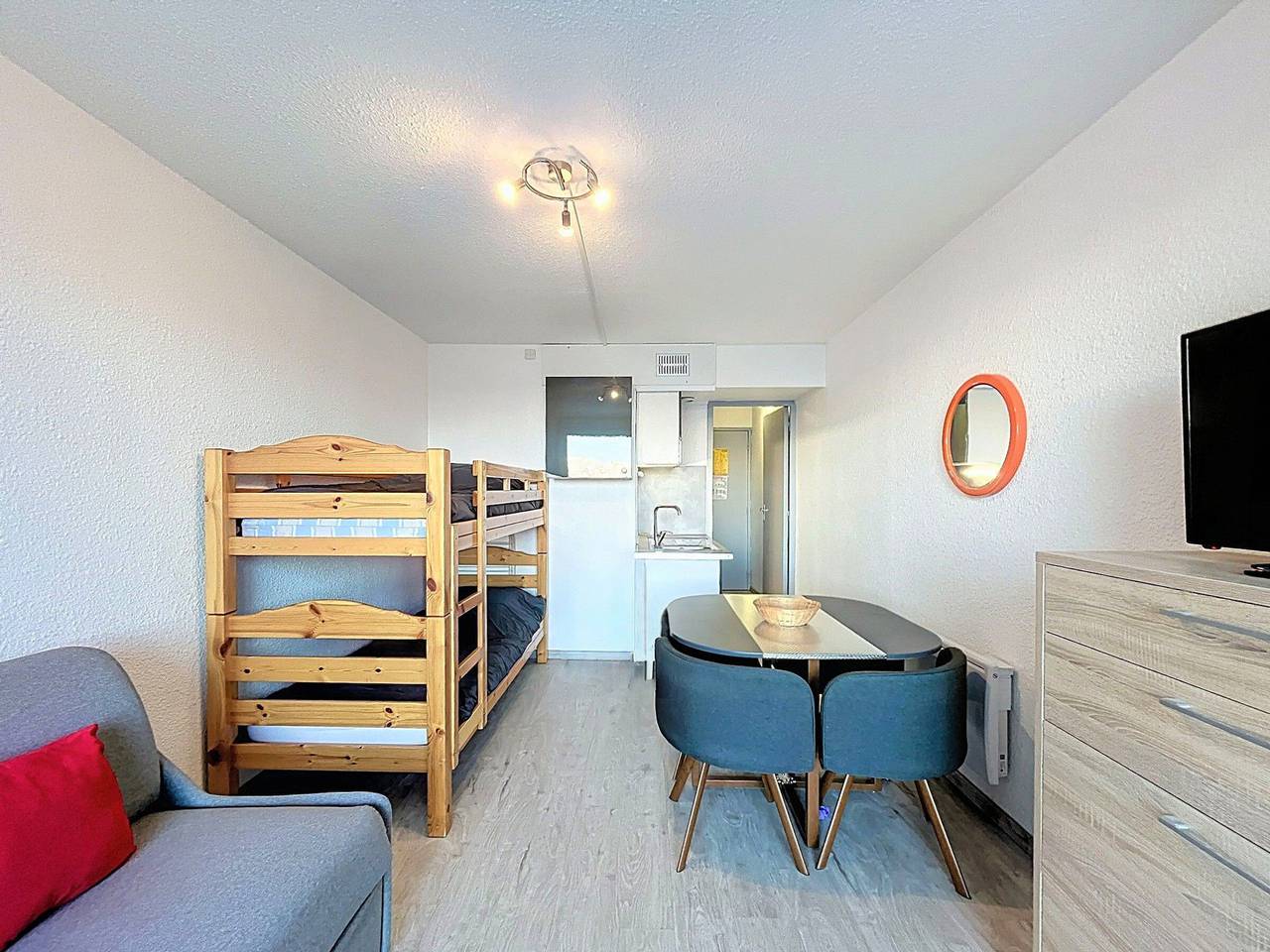 Estudio entero, Studio rénové · Pied des pistes · Balcon · Wifi gratuit  in Le Corbier, Villarembert