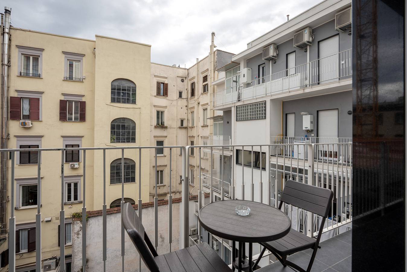 Ganze Wohnung, Ferienwohnung 'Deluxe - Zona Lungomare' mit Balkon, Wi-Fi und Klimaanlage in Neapel, Neapel Provinz