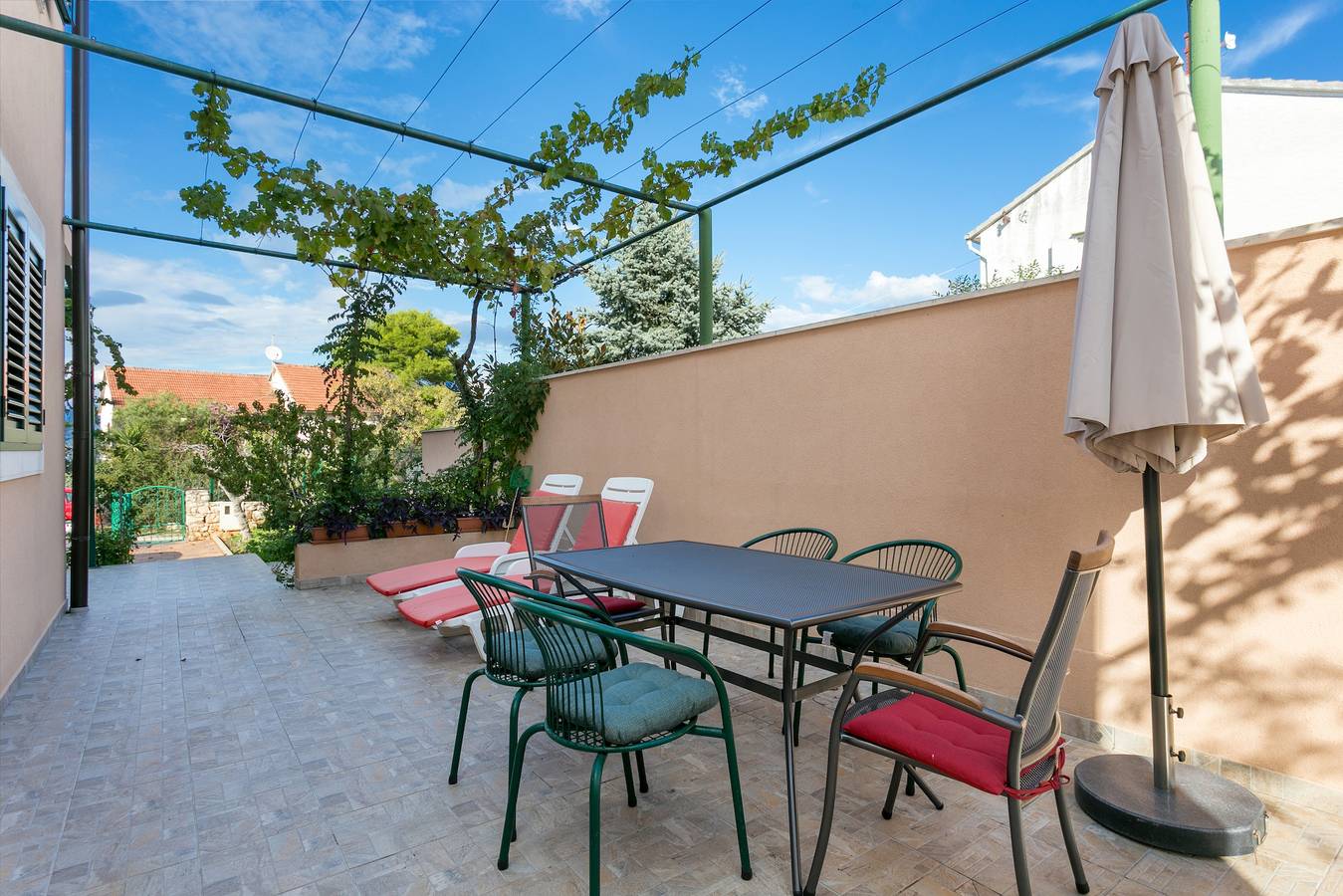 Ganze Wohnung, 2-Zimmer-Ferienwohnung mit Terrasse und Meerblick Mirca, Brac A-2854-a in Mirca, Supetar