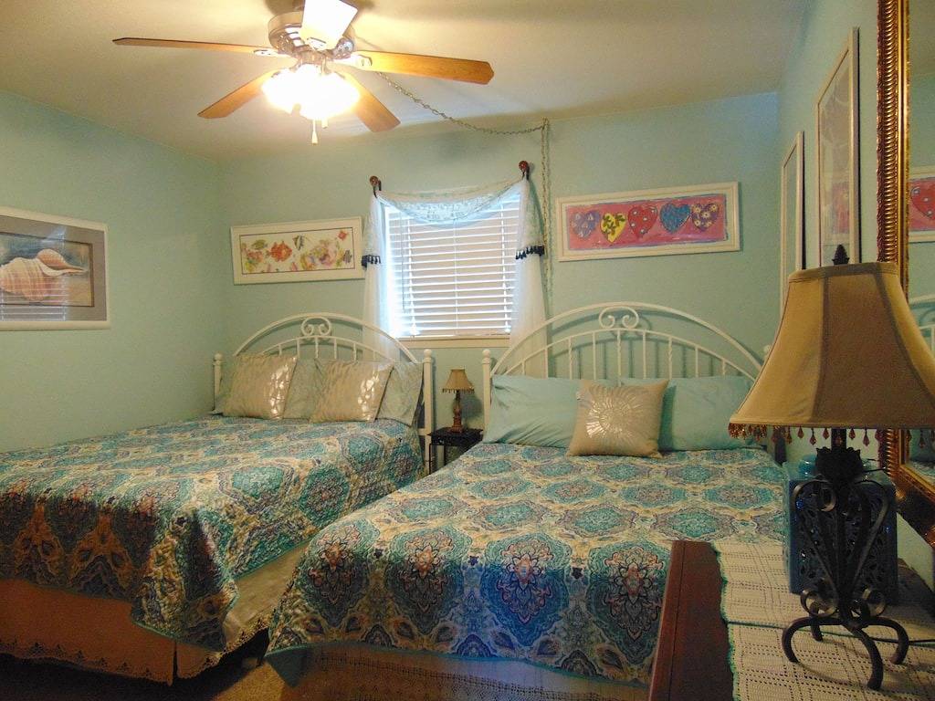 Ganze Wohnung, Neu aktualisierte Lakefront Condo! Schlaf 8 in Lake Ozark, Lake of the Ozarks