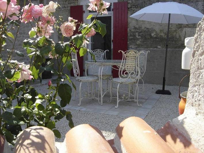 Location de vacances pour 6 personnes, avec terrasse et jardin, animaux acceptés à Sainte-Gemme-la-Plaine - 4
