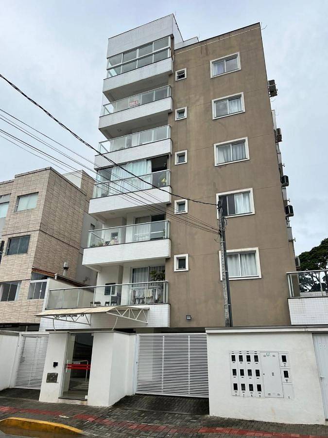 Casas e apartamentos de temporada para 5 pessoas, com vista e balcão em Camboriú