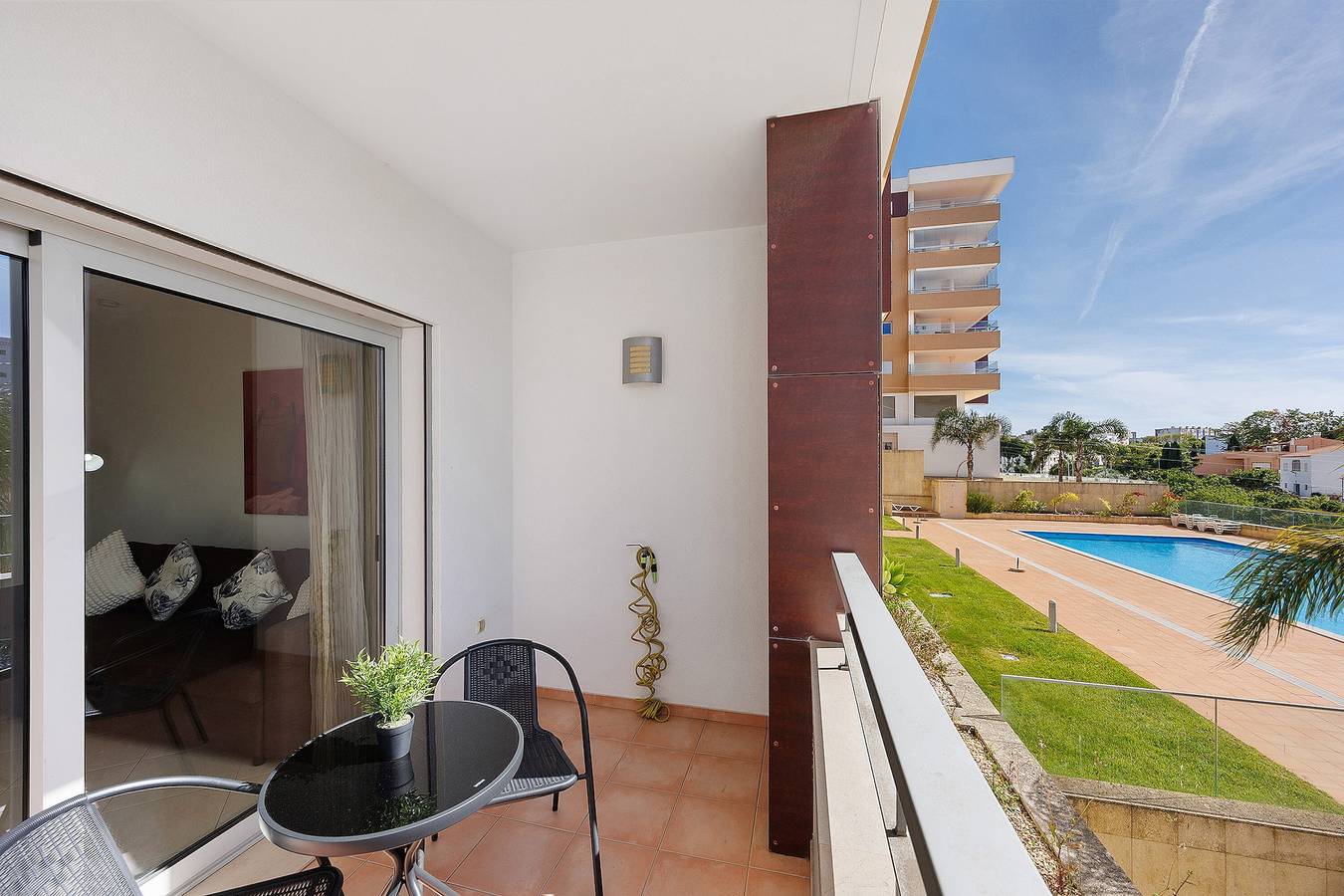Casa de vacaciones 'Daniel's House' con piscina compartida, Wi-Fi y aire acondicionado in São Sebastião, Lagos