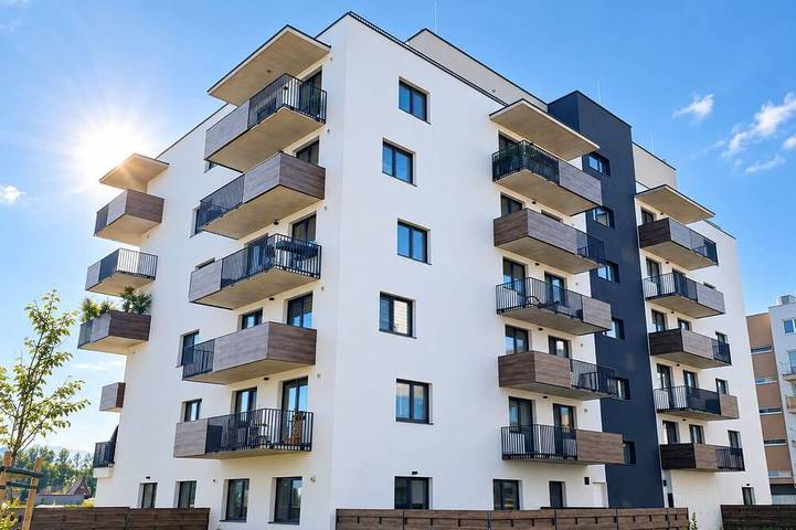 Ganze Wohnung, Modern Apartment with Balcony & Stunning Súľov Rocks Views in Mittelslowakei