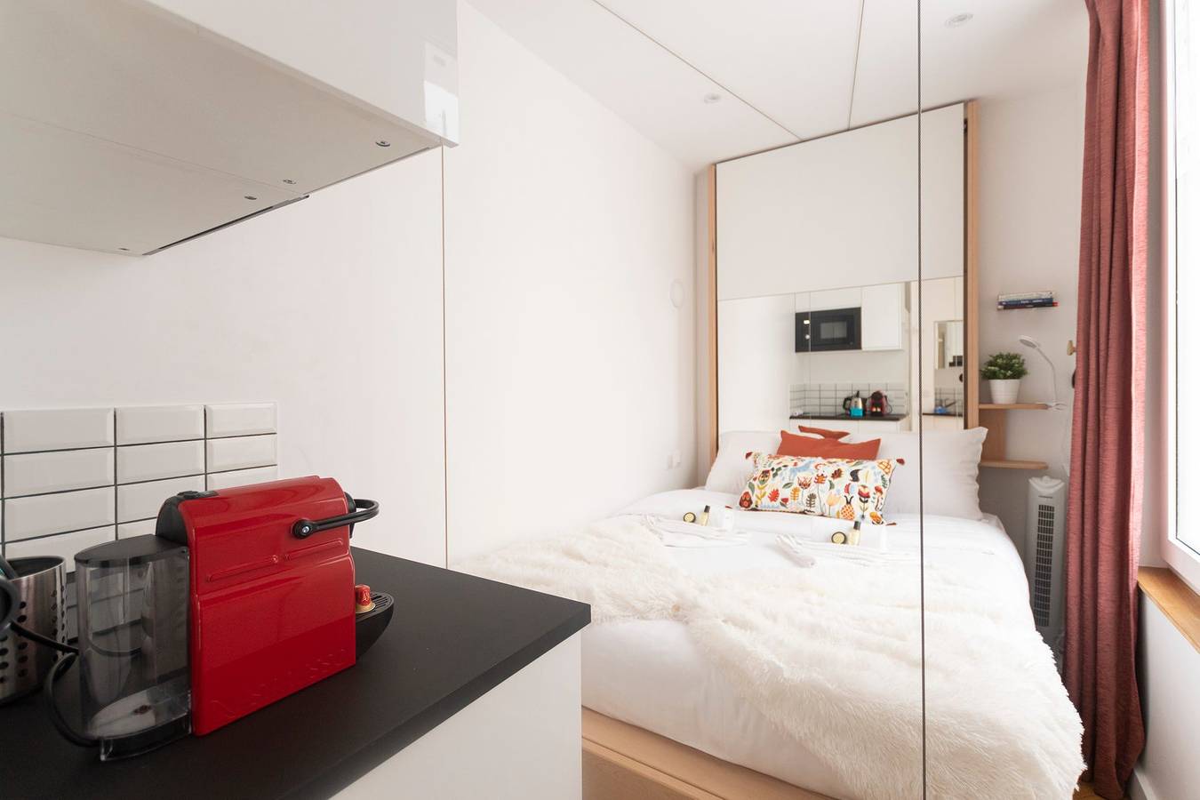 Entire studio, Super central ministudio⭐  self-checkin murphy bed in Paris, Ile de France