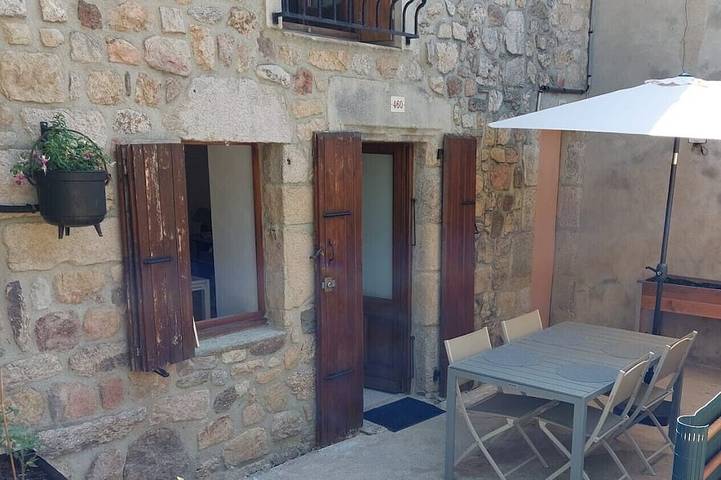 Gîte pour 3 personnes à Saint-Julien-Labrousse