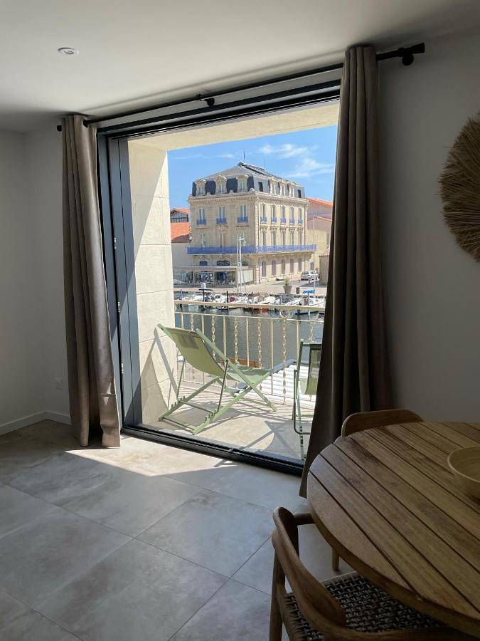 Gîte pour 4 personnes, avec vue ainsi que vue sur le lac et terrasse dans Port De Marseillan - 3