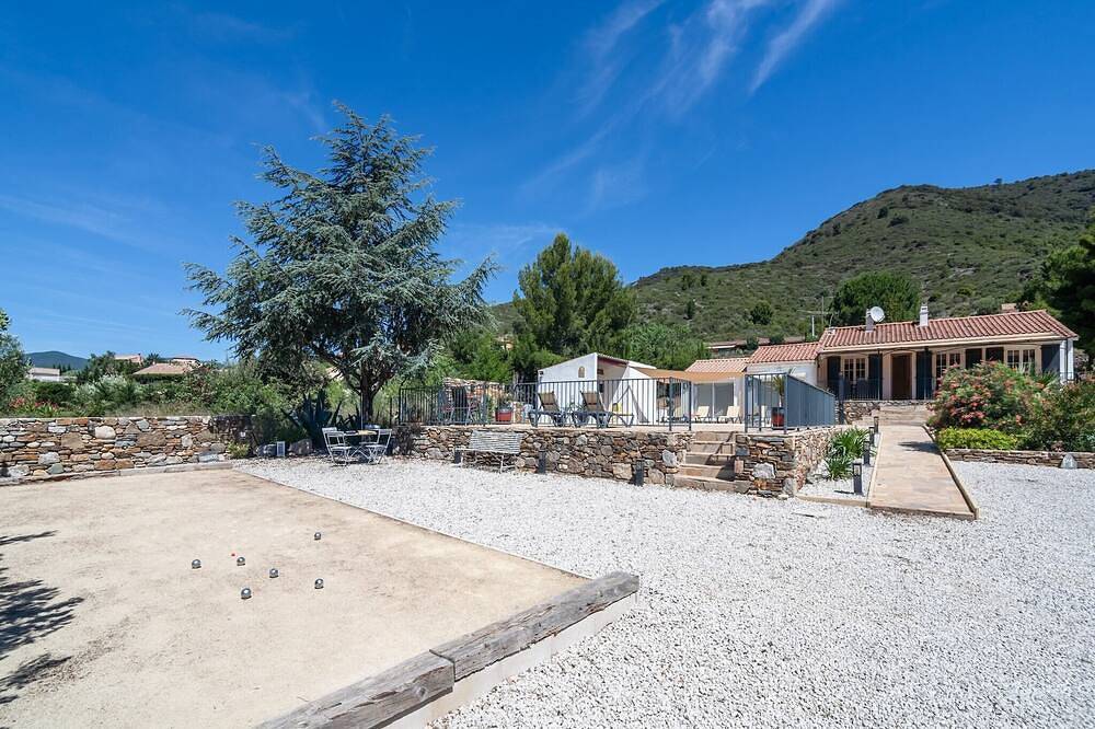 Beautiful villa with private heated pool in Roquebrun, Béziers region