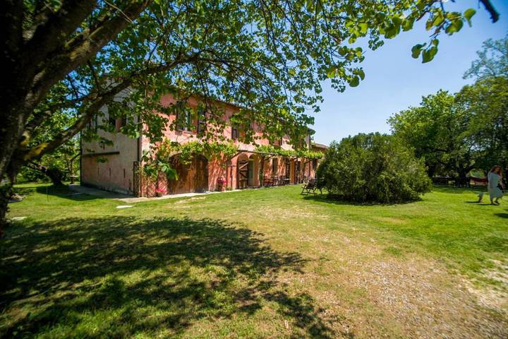 Casa vacanza, con Terrazza e Giardino nonché Panorama a Forlì