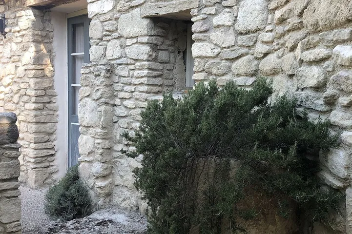 Appartement entier, Troglodyte provençal La Baumo 2 in Le Beaucet, Parc naturel régional du Mont-Ventoux