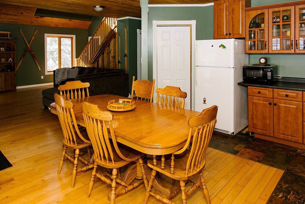 \"Dingle Run Lodge\" at Sir Sam's (hot tub/sauna) in Algonquin Provincial Park