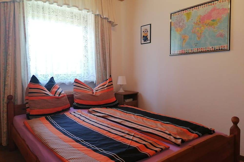 Ganze Wohnung, Neue 120 qm große Ferienwohnung + Terrasse,  nur 5 Minuten von 91541 Rothenburg in Gebsattel, Taubertal